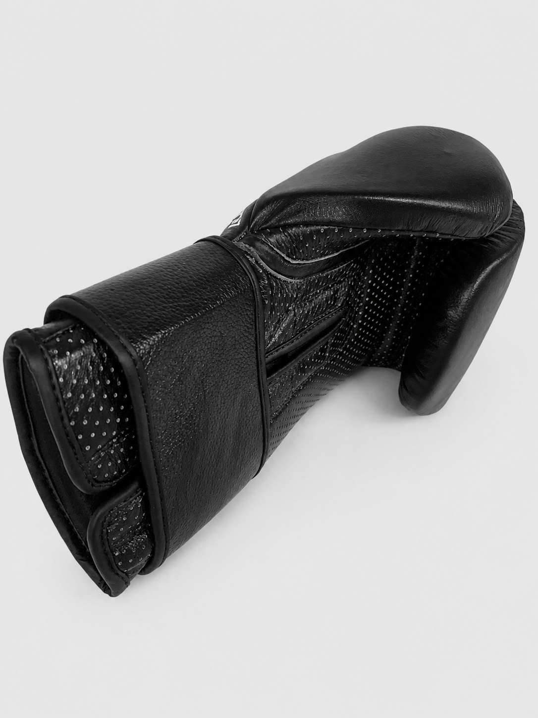 Luxe LTE Boxing Gloves - Blackout Edition