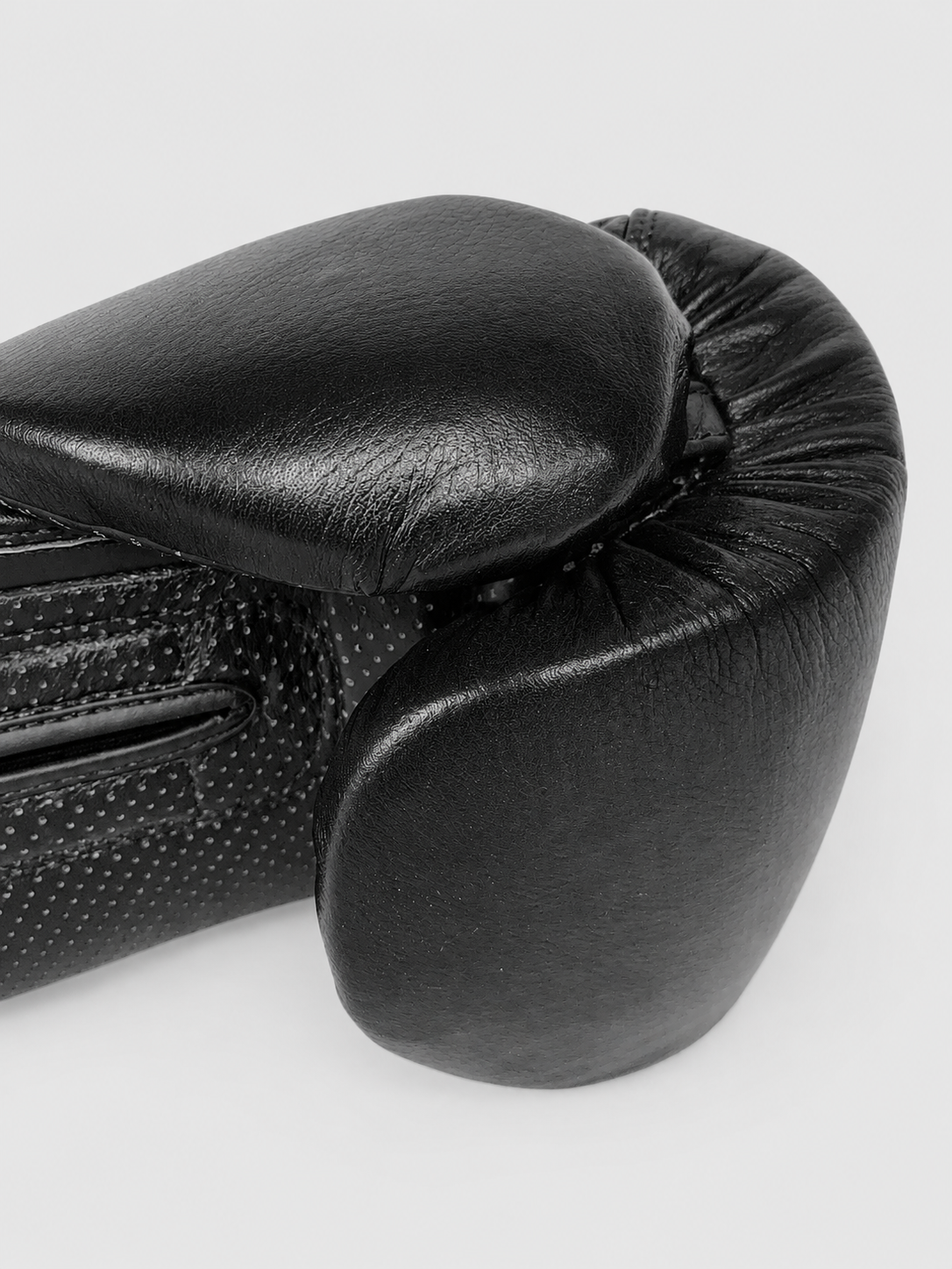 Luxe LTE Boxing Gloves - Blackout Edition